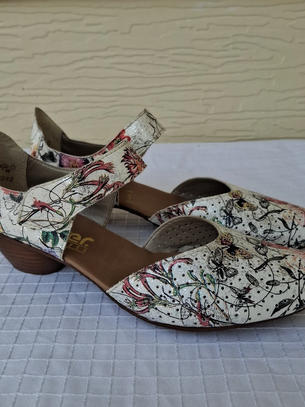 Rieker Women's Mirjam 11 White/Multi Leather Mary Jane - Size 38/8